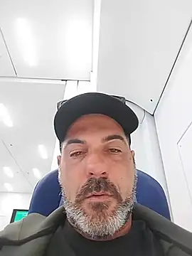 Snapshot of affascino chatting on 06-12-26, 05:06 affascino online show from 06-12-26, 05:06