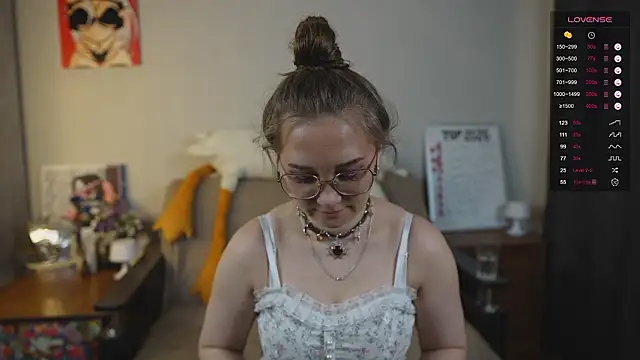 Snapshot of Miatiny chatting on 02-05-26, 05:17 Miatiny online show from 02-05-26, 05:17