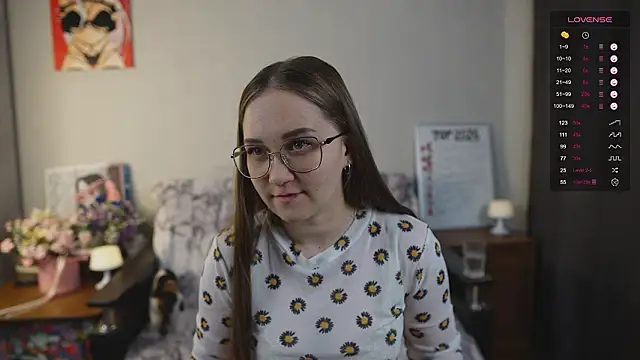 Snapshot of Miatiny chatting on 02-25-26, 07:56 Miatiny online show from 02-25-26, 07:56