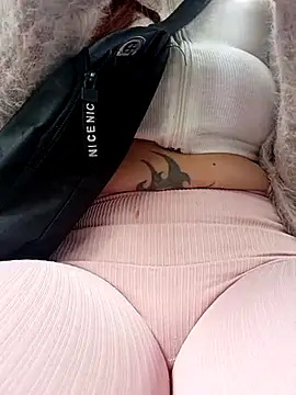 Snapshot of SAMANTHA-16_ chatting on 03-18-25, 12:58 SAMANTHA-16 online show from 03-18-25, 12:58