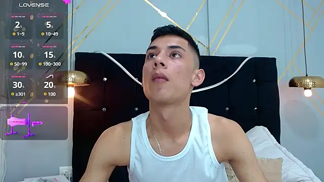 Snapshot of Oliver_king_sex chatting on 01-09-25, 10:20 Oliver king sex online show from 01-09-25, 10:20