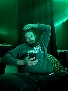 Snapshot of RobStrokes215 chatting on 11-23-25, 05:29 RobStrokes215 online show from 11-23-25, 05:29