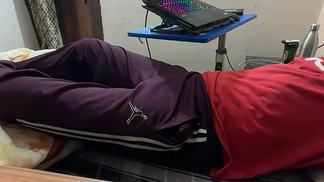 sexyboy09 online show from 10-29-25, 07:04