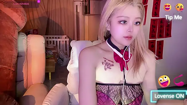 Snapshot of Bunny_Tutu chatting on 02-11-25, 11:10 Bunny Tutu online show from 02-11-25, 11:10