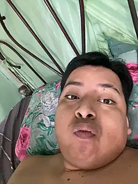 Snapshot of Avilespozo19993 chatting on 10-24-25, 04:36 Avilespozo19993 online show from 10-24-25, 04:36