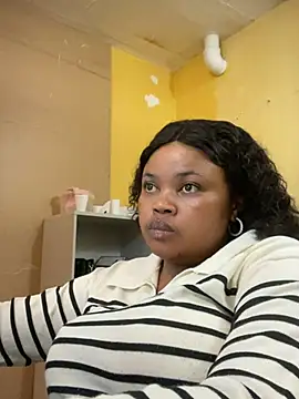 Curveysinaa online show from 03-05-25, 12:44