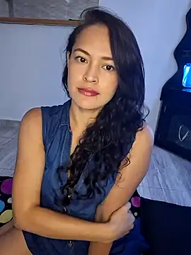 Snapshot of Sara_P10 chatting on 01-24-25, 10:19 Sara P10 online show from 01-24-25, 10:19