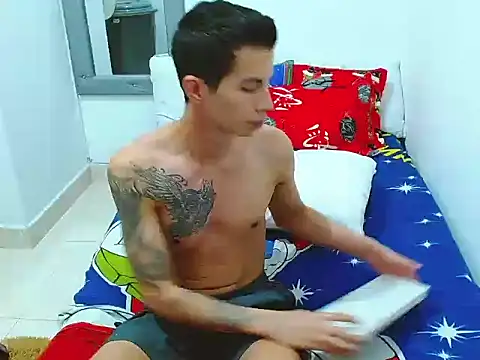 Snapshot of Velk_hot chatting on 12-17-25, 02:34 Velk hot online show from 12-17-25, 02:34