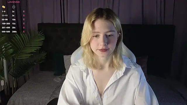 Snapshot of jenny_bunny_ chatting on 03-06-25, 01:27 jenny bunny online show from 03-06-25, 01:27