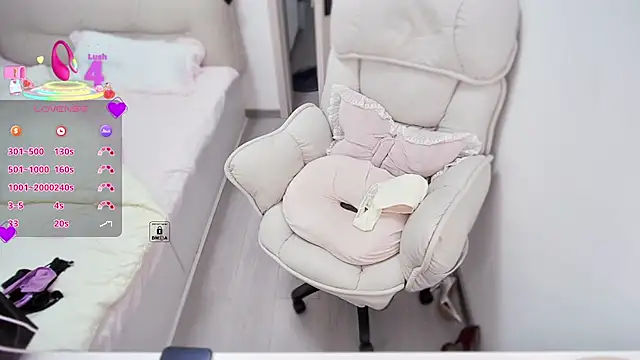 Snapshot of Feifei-cn chatting on 05-31-26, 01:36 Feifei-cn online show from 05-31-26, 01:36