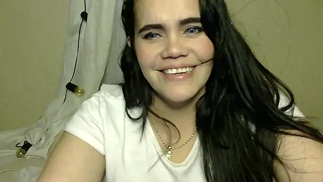Snapshot of blue_angel33 chatting on 12-03-24, 02:25 blue angel33 online show from 12-03-24, 02:25