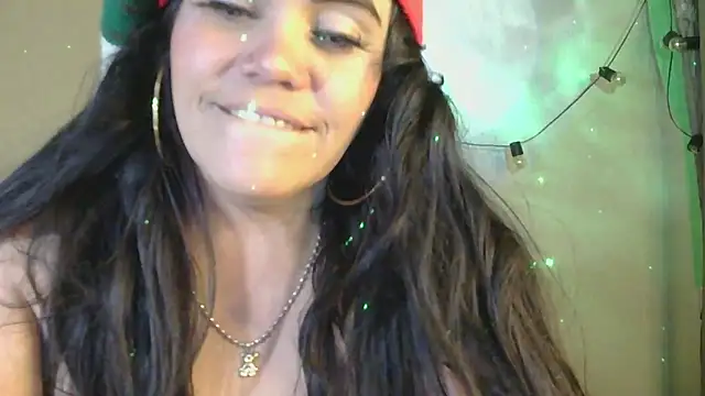 Snapshot of blue_angel33 chatting on 12-24-24, 03:05 blue angel33 online show from 12-24-24, 03:05