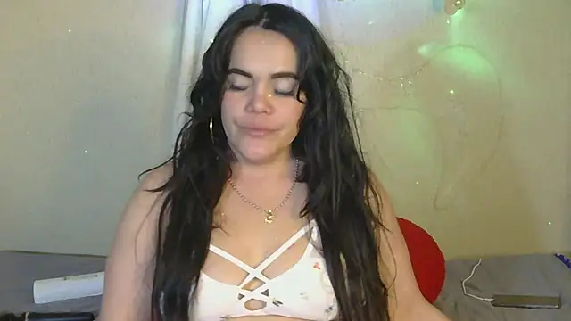 Snapshot of blue_angel33 chatting on 12-24-24, 06:11 blue angel33 online show from 12-24-24, 06:11