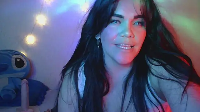 Snapshot of blue_angel33 chatting on 01-18-25, 04:15 blue angel33 online show from 01-18-25, 04:15