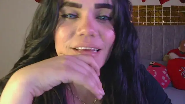 Snapshot of blue_angel33 chatting on 03-07-25, 02:04 blue angel33 online show from 03-07-25, 02:04