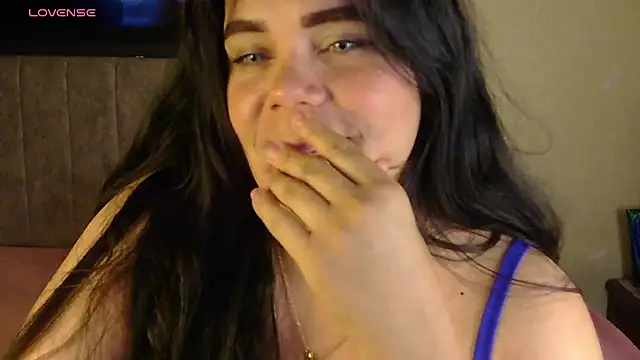 Snapshot of blue_angel33 chatting on 11-06-25, 02:01 blue angel33 online show from 11-06-25, 02:01