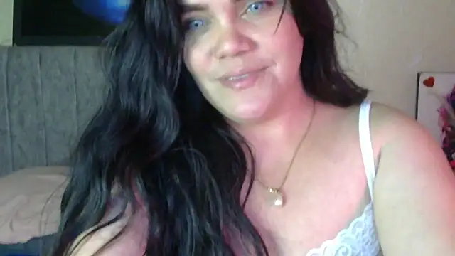 Snapshot of blue_angel33 chatting on 11-29-25, 03:20 blue angel33 online show from 11-29-25, 03:20