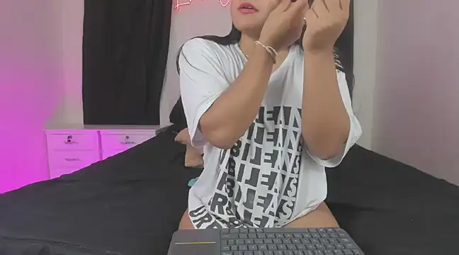 lindacastro02 online show from 03-05-25, 12:16