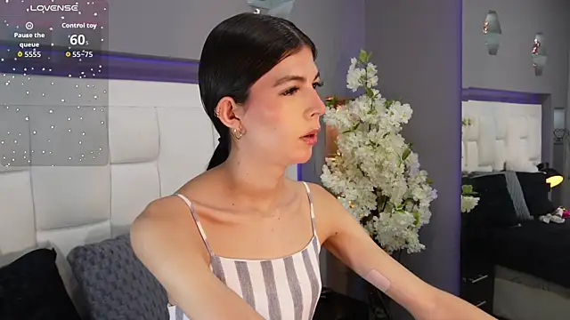 CuteAri online show from 12-13-25, 08:25