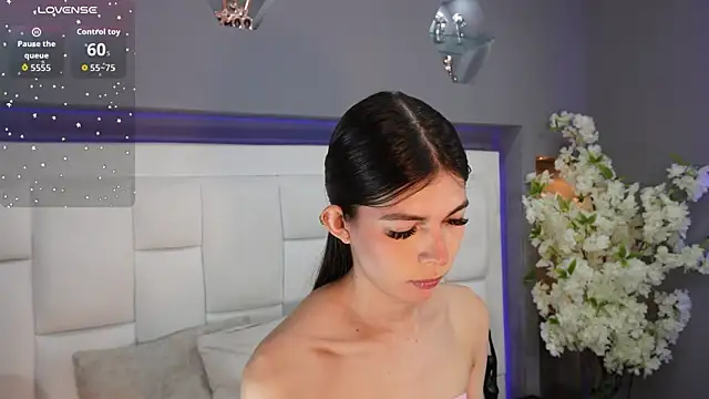 Snapshot of CuteAri chatting on 01-06-26, 08:45 CuteAri online show from 01-06-26, 08:45