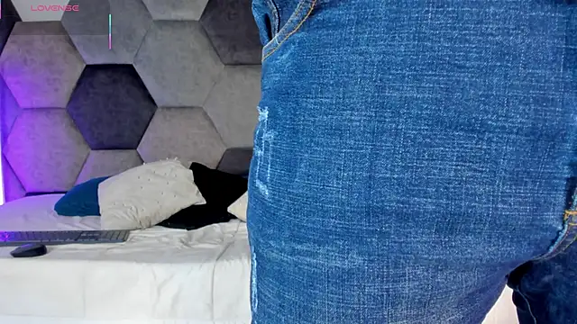 Latrellx7 online show from 04-16-26, 03:40