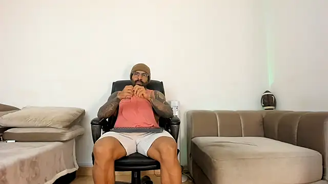 Snapshot of Brock_hurn1 chatting on 01-08-25, 04:12 Brock hurn1 online show from 01-08-25, 04:12