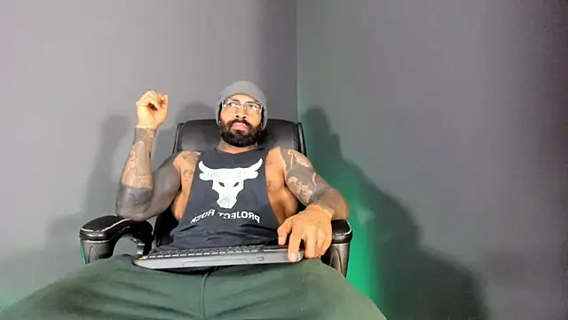 Snapshot of Brock_hurn1 chatting on 02-18-25, 12:15 Brock hurn1 online show from 02-18-25, 12:15