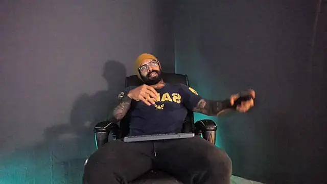 Snapshot of Brock_hurn1 chatting on 02-18-25, 10:03 Brock hurn1 online show from 02-18-25, 10:03