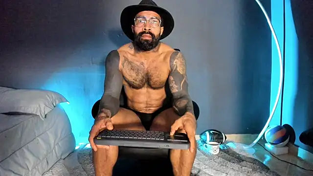 Snapshot of Brock_hurn1 chatting on 03-12-25, 02:45 Brock hurn1 online show from 03-12-25, 02:45