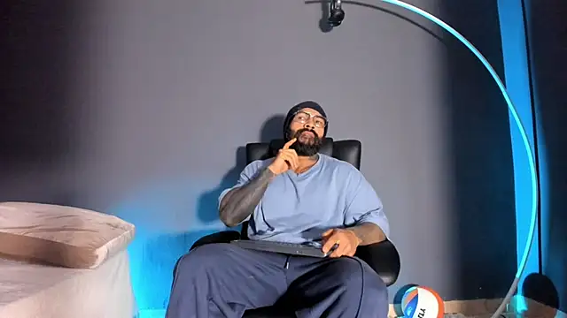 Snapshot of Brock_hurn1 chatting on 03-19-25, 12:37 Brock hurn1 online show from 03-19-25, 12:37