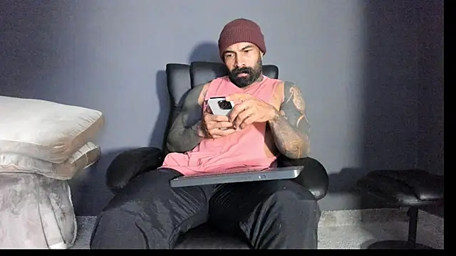 Snapshot of Brock_hurn1 chatting on 09-29-25, 12:49 Brock hurn1 online show from 09-29-25, 12:49