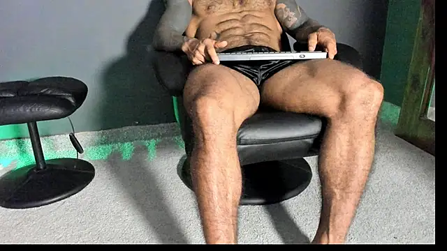 Snapshot of Brock_hurn1 chatting on 10-13-25, 02:00 Brock hurn1 online show from 10-13-25, 02:00