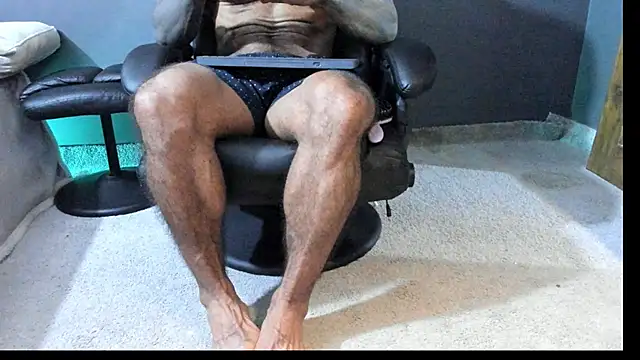 Snapshot of Brock_hurn1 chatting on 10-15-25, 11:05 Brock hurn1 online show from 10-15-25, 11:05