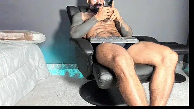 Snapshot of Brock_hurn1 chatting on 10-20-25, 12:11 Brock hurn1 online show from 10-20-25, 12:11