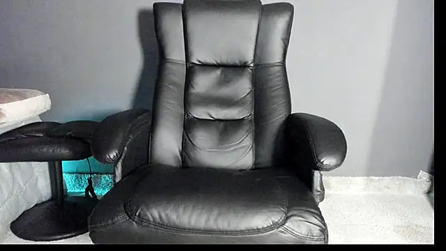 Snapshot of Brock_hurn1 chatting on 10-29-25, 02:03 Brock hurn1 online show from 10-29-25, 02:03