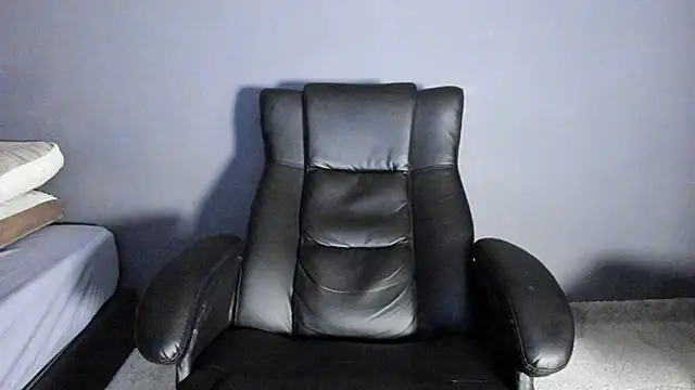 Snapshot of Brock_hurn1 chatting on 11-21-25, 01:37 Brock hurn1 online show from 11-21-25, 01:37