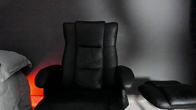 Snapshot of Brock_hurn1 chatting on 11-28-25, 11:29 Brock hurn1 online show from 11-28-25, 11:29