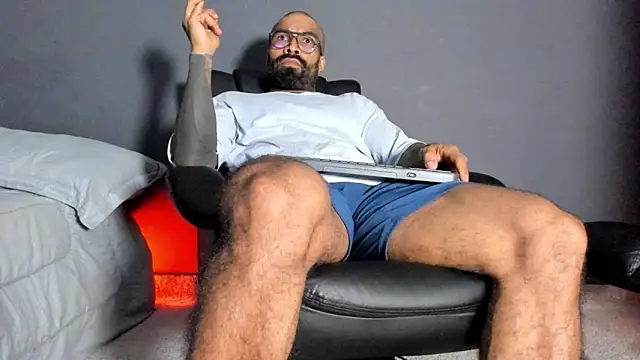 Snapshot of Brock_hurn1 chatting on 12-04-25, 12:53 Brock hurn1 online show from 12-04-25, 12:53