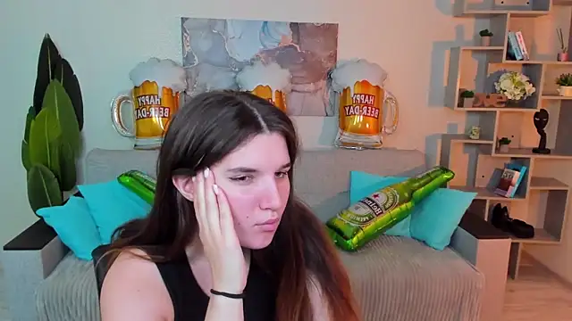 Snapshot of BonneyLove chatting on 09-19-25, 05:35 BonneyLove online show from 09-19-25, 05:35