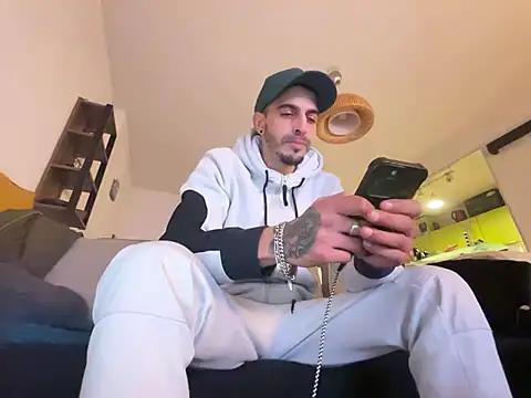 Rebeu313 online show from 12-26-24, 08:00