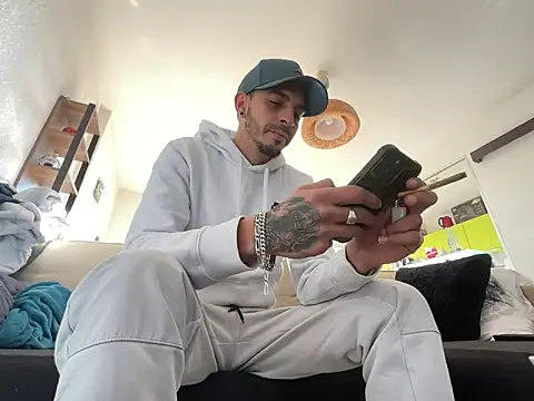 Rebeu313 online show from 12-27-24, 01:28