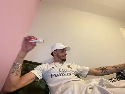 Rebeu313 online show from 04-19-26, 03:17