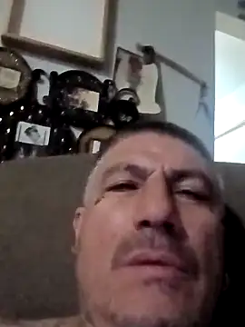 Snapshot of B_DOGG69 chatting on 03-04-25, 04:38 B DOGG69 online show from 03-04-25, 04:38