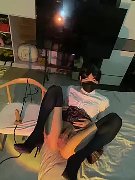 Snapshot of AwakeSubtitle chatting on 03-12-26, 12:44 AwakeSubtitle online show from 03-12-26, 12:44