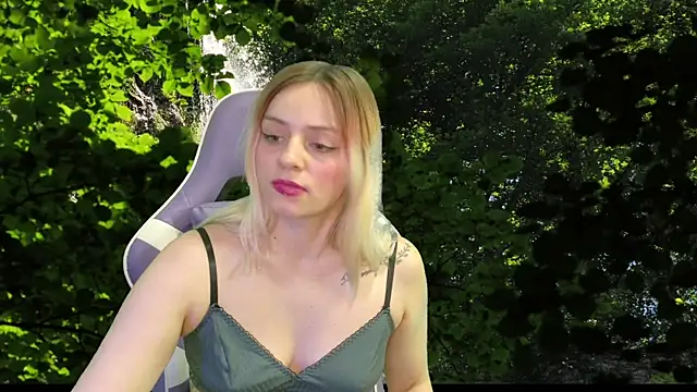 Snapshot of Dolce--Mia---Bianchi__07 chatting on 03-20-25, 12:00 Dolce--Mia---Bianchi  07 online show from 03-20-25, 12:00