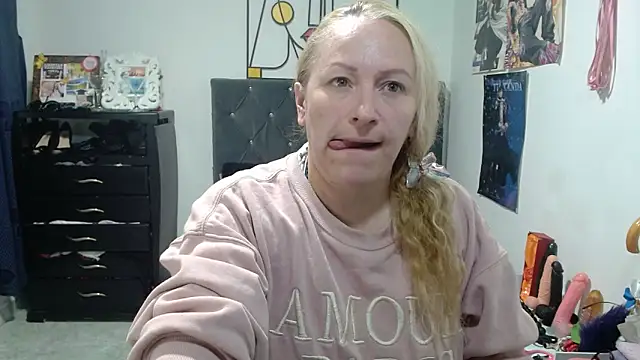 Snapshot of emperabigbootybigass chatting on 04-27-26, 12:14 emperabigbootybigass online show from 04-27-26, 12:14