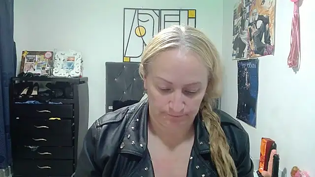 Snapshot of emperabigbootybigass chatting on 04-28-26, 12:21 emperabigbootybigass online show from 04-28-26, 12:21