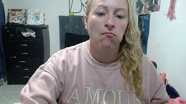 Snapshot of emperabigbootybigass chatting on 04-29-26, 12:31 emperabigbootybigass online show from 04-29-26, 12:31
