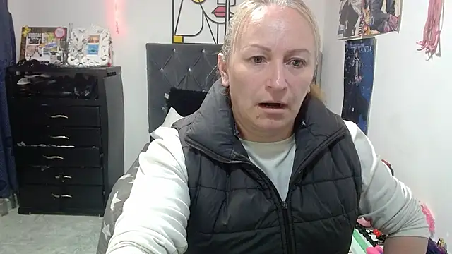 Snapshot of emperabigbootybigass chatting on 05-04-26, 12:23 emperabigbootybigass online show from 05-04-26, 12:23
