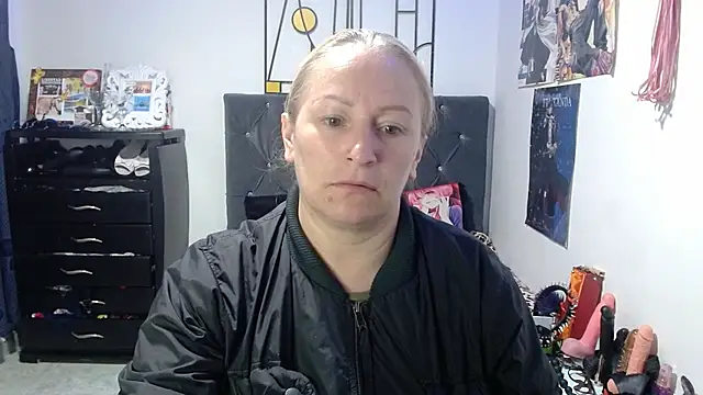 Snapshot of emperabigbootybigass chatting on 05-06-26, 12:32 emperabigbootybigass online show from 05-06-26, 12:32